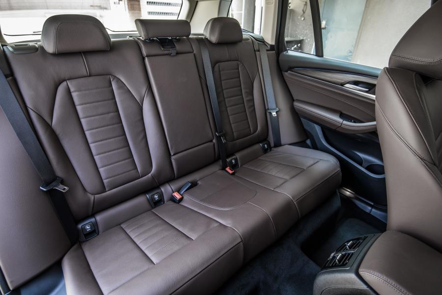 Интерьер BMW X3 xDrive30e xLine (G01) 2020 года  (SG) (фото 26 из 40)